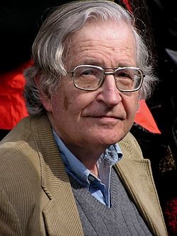 https://upload.wikimedia.org/wikipedia/commons/thumb/b/bb/Noam_Chomsky%2C_2004.jpg/250px-Noam_Chomsky%2C_2004.jpg