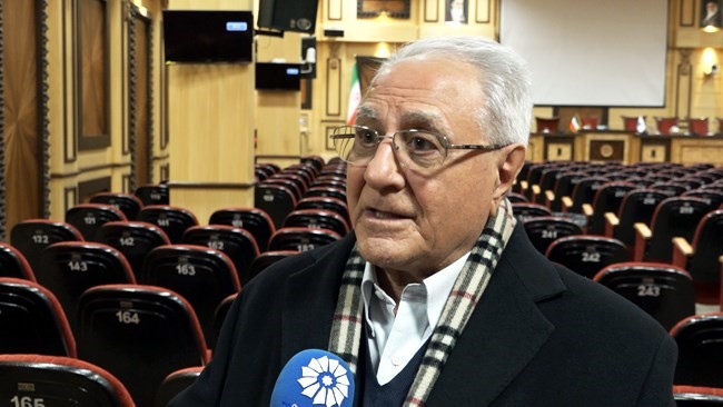سید حسین سلیمی رئیس انجمن سرمایهگذاریهای مشترک ایرانی و خارجی بر این باور است که تصمیم دولت مبنی بر واگذاری یکباره سهام شرکتهای مهم بیمهای و بانکی در قالب صندوق «ETF» میتواند منجر به بروز مشکلاتی در اقتصاد شود.